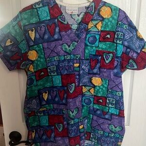 Peaches Uniforms multi colored heart/xoxo print scrub top sz M